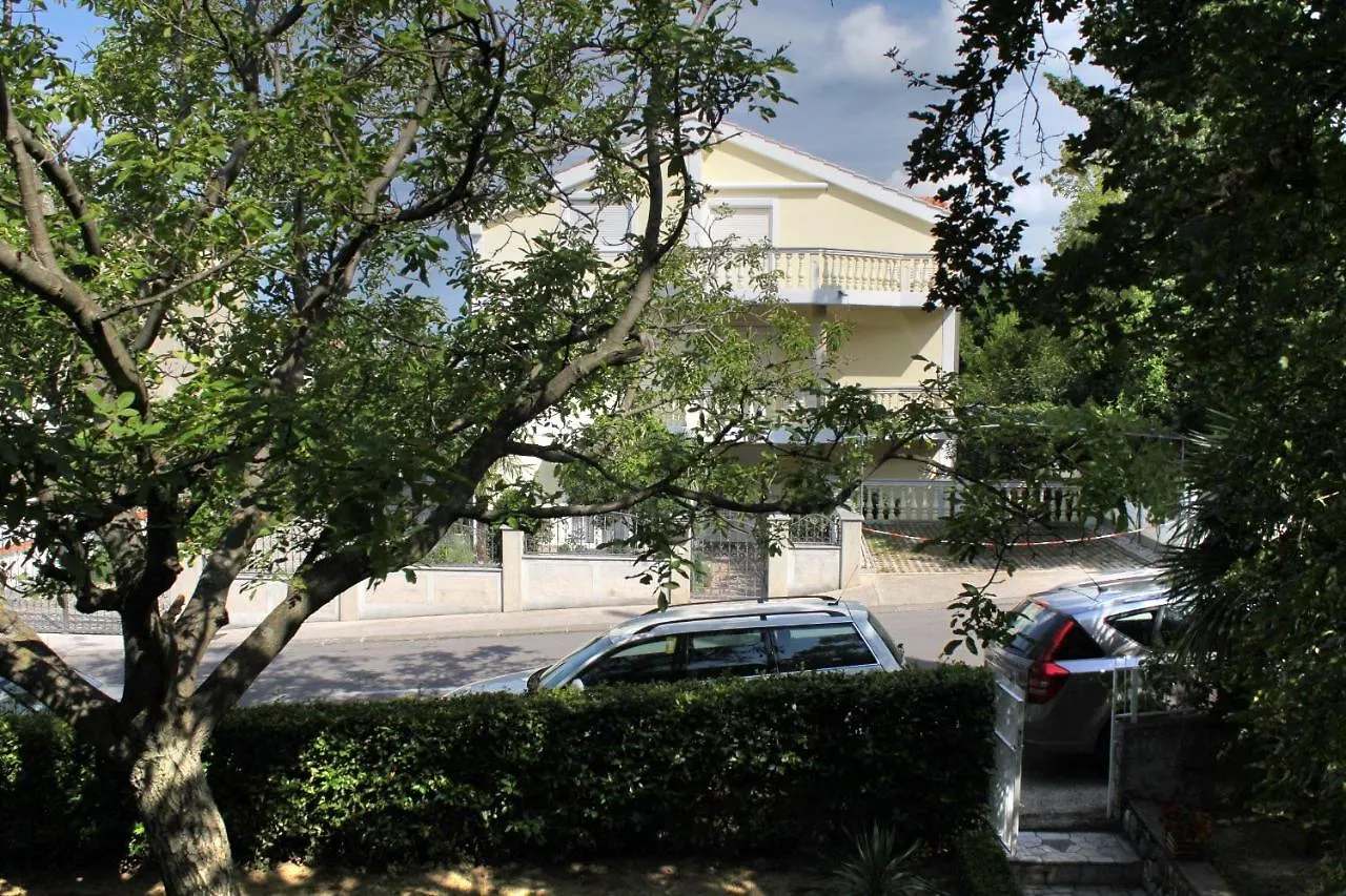 Guest house Triple Room Selce 2379A